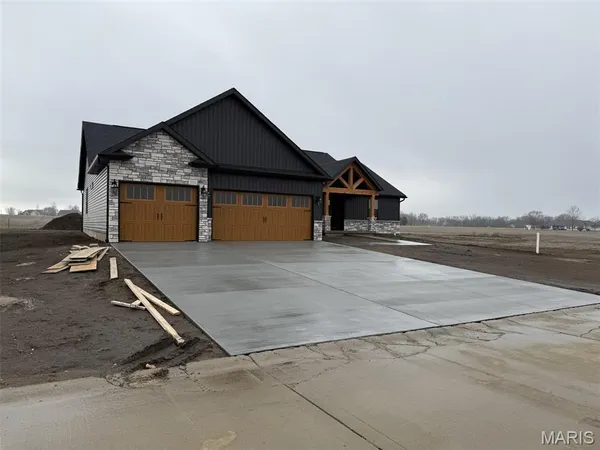 $449,000 | 1004 Brianna Court, Jerseyville, IL 62052