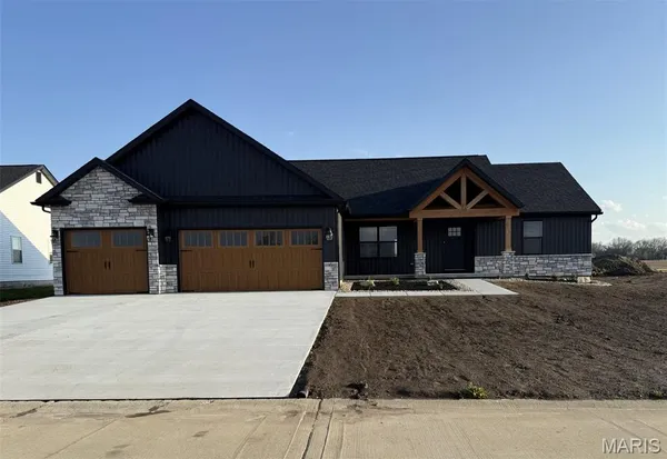 $449,000 | 1004 Brianna Court, Jerseyville, IL 62052