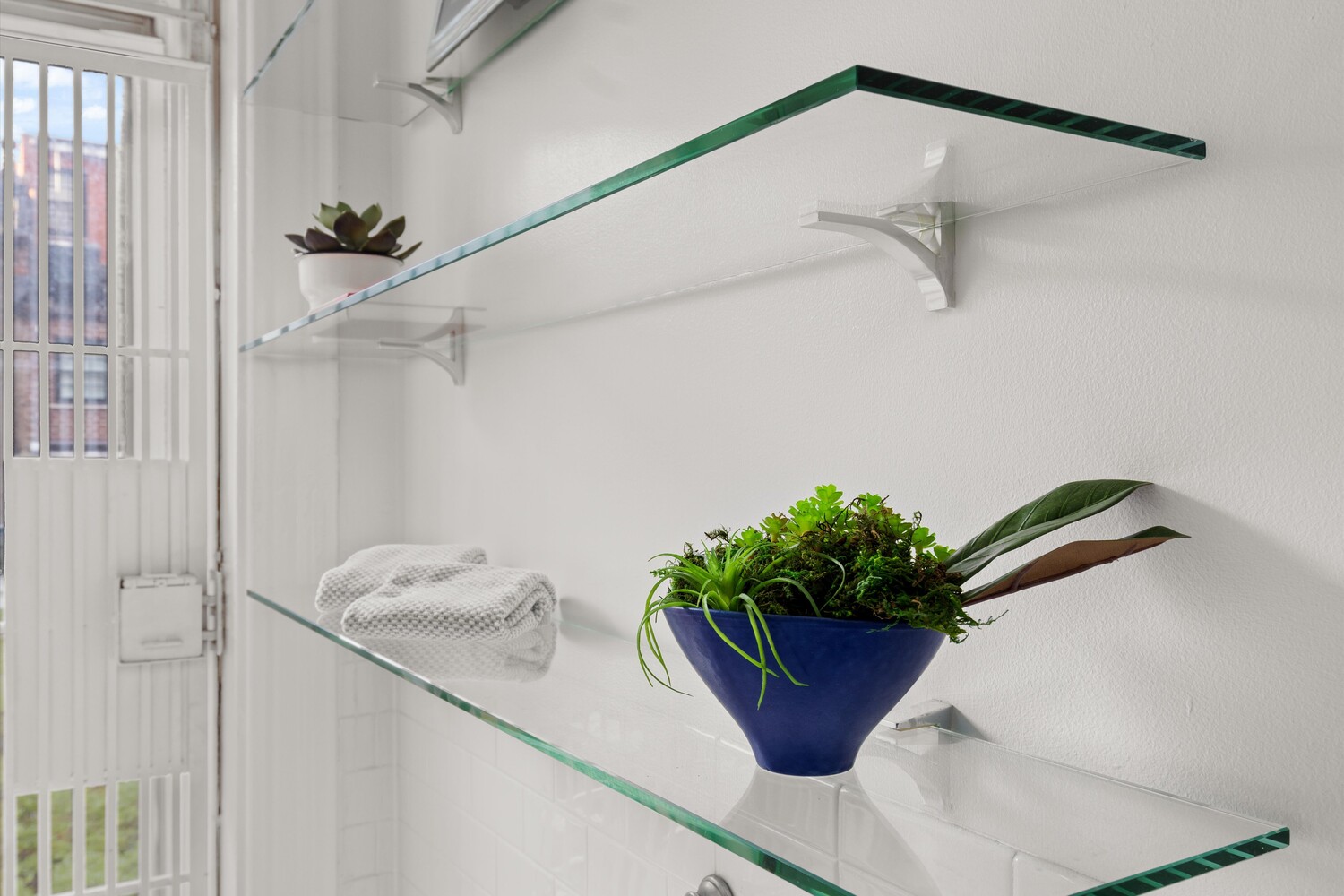 25 Charles Street, Unit 3D Manhattan, NY 10014 - Photo 4 of 13 a view of a plant in a bathroom