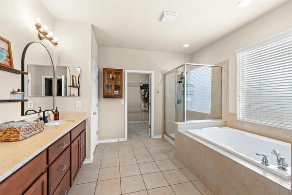 $549,900 | 15906 Starling Crossing Drive, Lithia, FL 33547