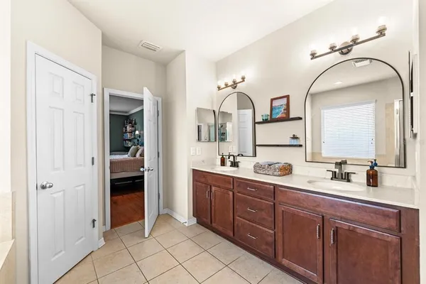 $549,900 | 15906 Starling Crossing Drive, Lithia, FL 33547