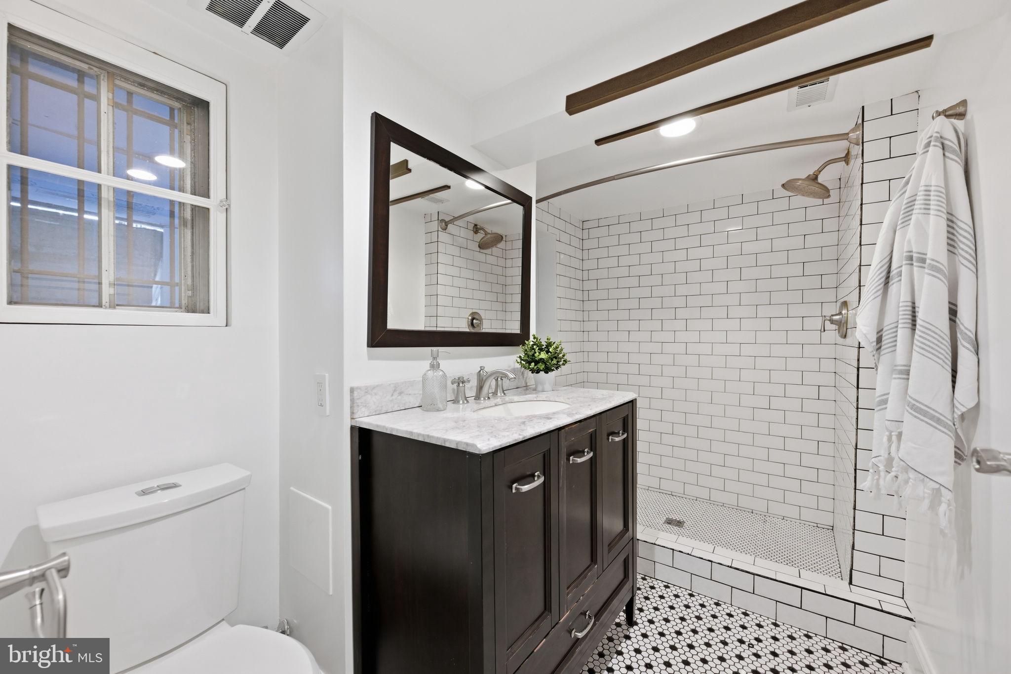 443 Kenyon Street Northwest Washington, DC 20010 - Photo 21 of 27