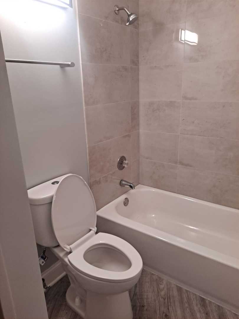 2304 Holiday Terrace, Unit 303 Lansing, IL 60438 - Photo 10 of 11 a bathroom with a toilet and a bathtub