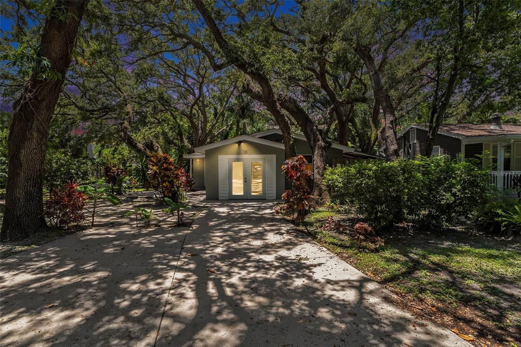 a view of a house with a yard