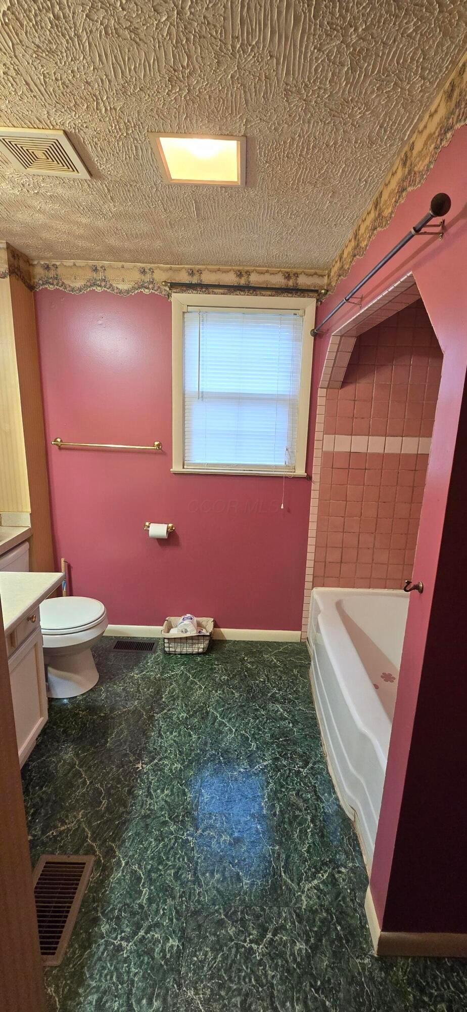 238 Delray Road Columbus, OH 43207 - Photo 12 of 14 20251126_144039