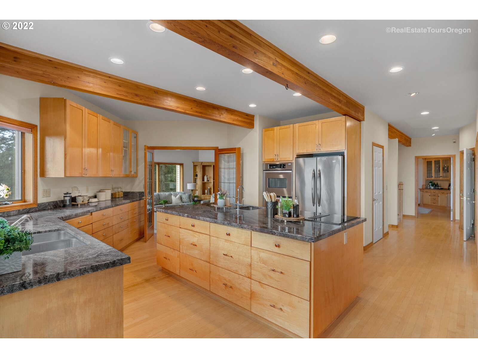 18494 Southwest Parrett Mountain Road Sherwood, OR 97140 - Photo 6 of 32 Kitchen