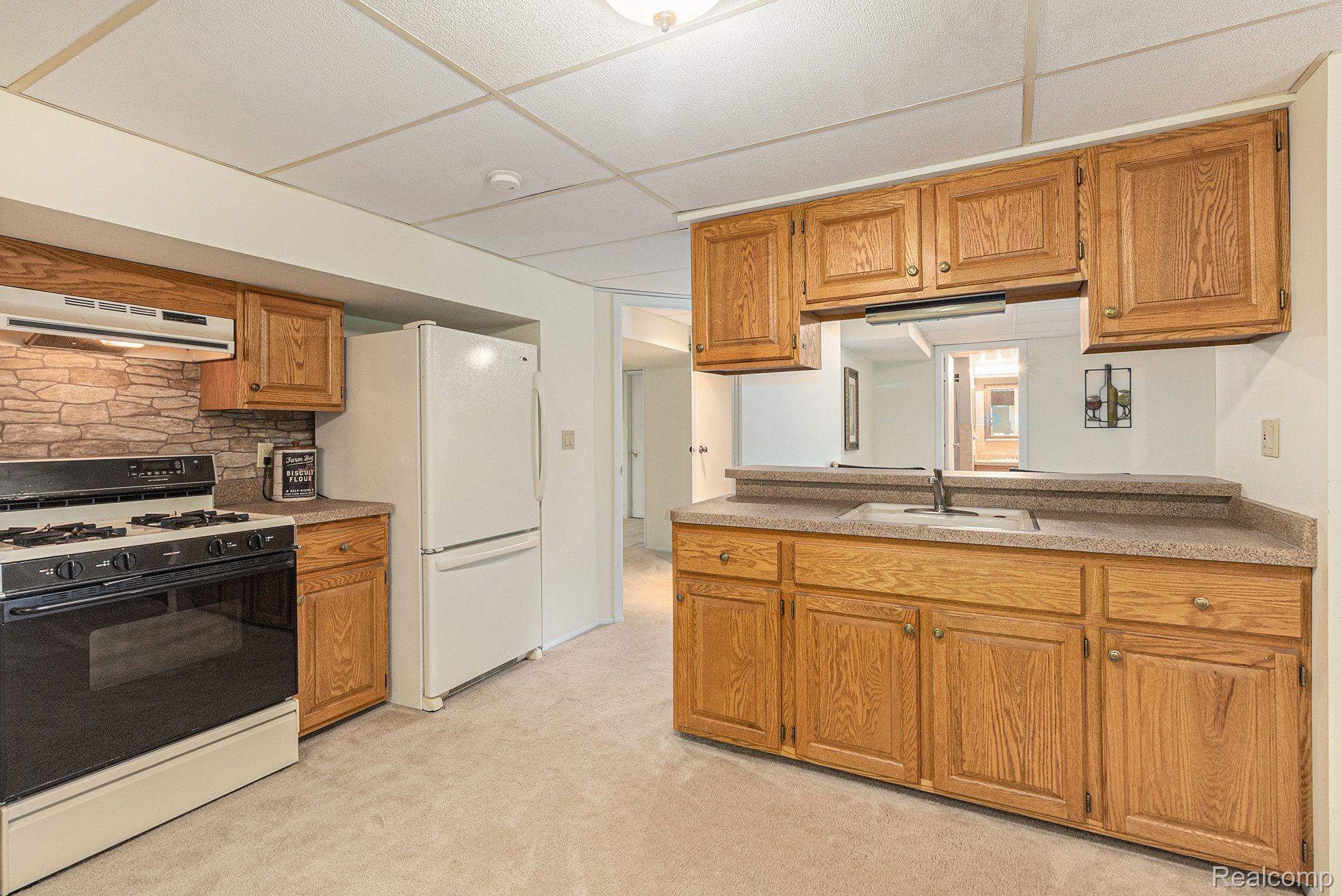 1746 Ridge Road White Lake, MI 48383 - Photo 27 of 39 2nd Kitchen Area in the Basement