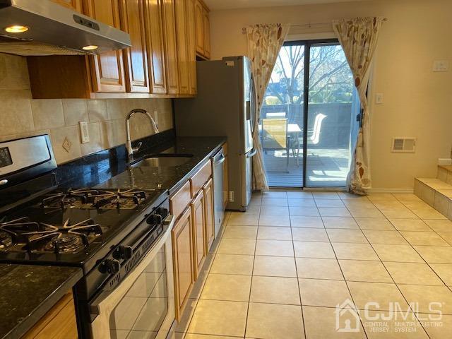 220 Westgate Drive Edison, NJ 08820 - Photo 4 of 19 a kitchen with granite countertop a stove a sink and a refrigerator
