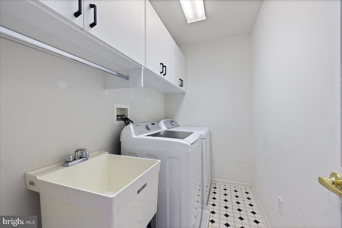 211 Barness Lane Chalfont, PA 18914 - Photo 20 of 32 a utility room with dryer and washer