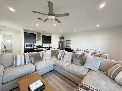 $329,990 | 2913 Crown Gate Drive, Houston, TX 77047
