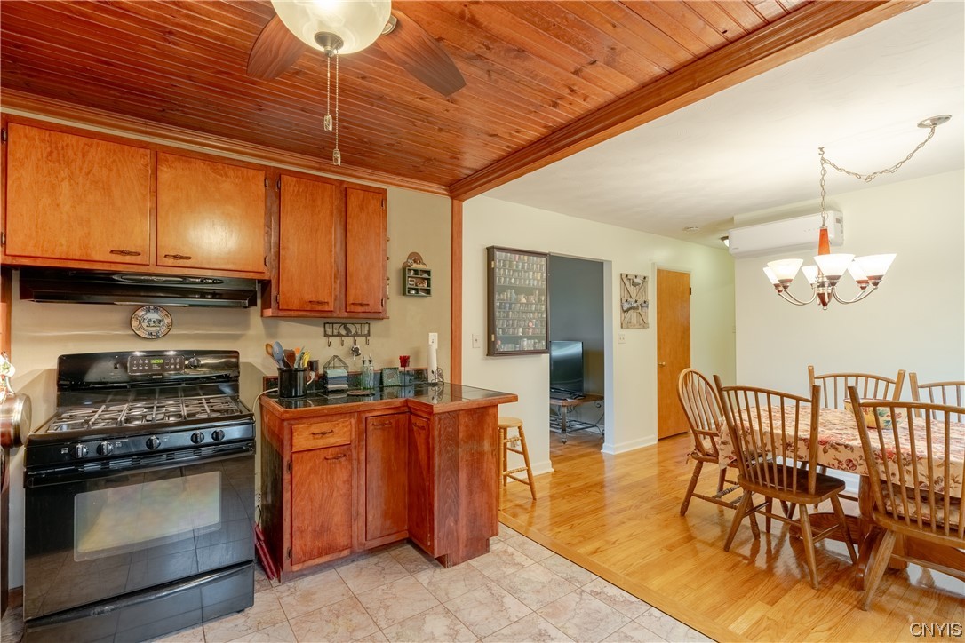 6150 Lakeshore Road Cicero, NY 13039 - Photo 7 of 34