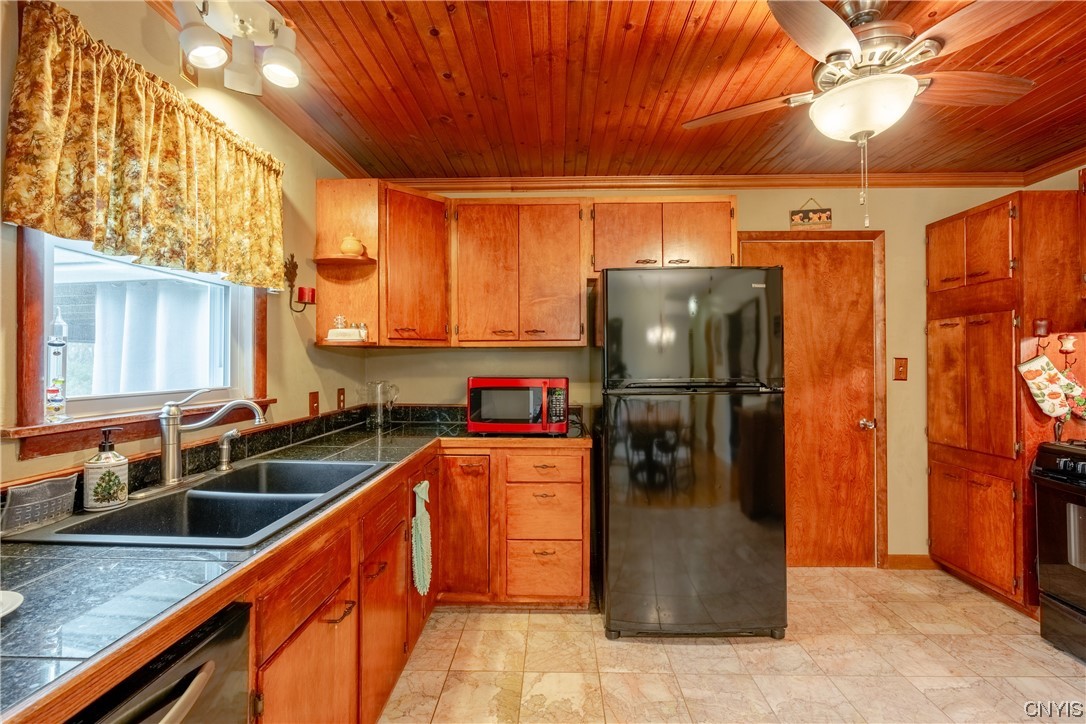 6150 Lakeshore Road Cicero, NY 13039 - Photo 8 of 34