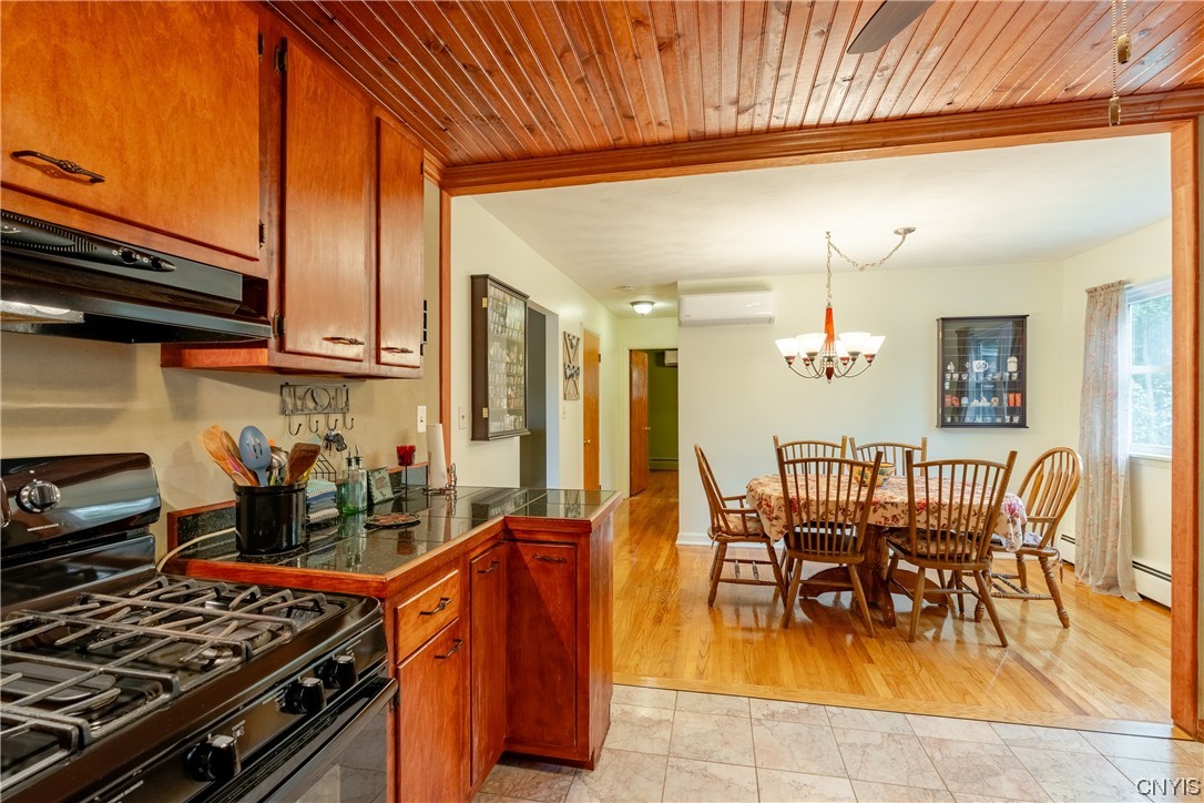 6150 Lakeshore Road Cicero, NY 13039 - Photo 10 of 34