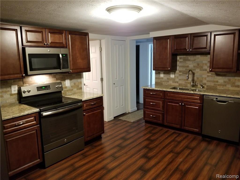 4465 Pinckney Road Howell, MI 48843 - Photo 12 of 13 4465 Kitchen 3.jpg