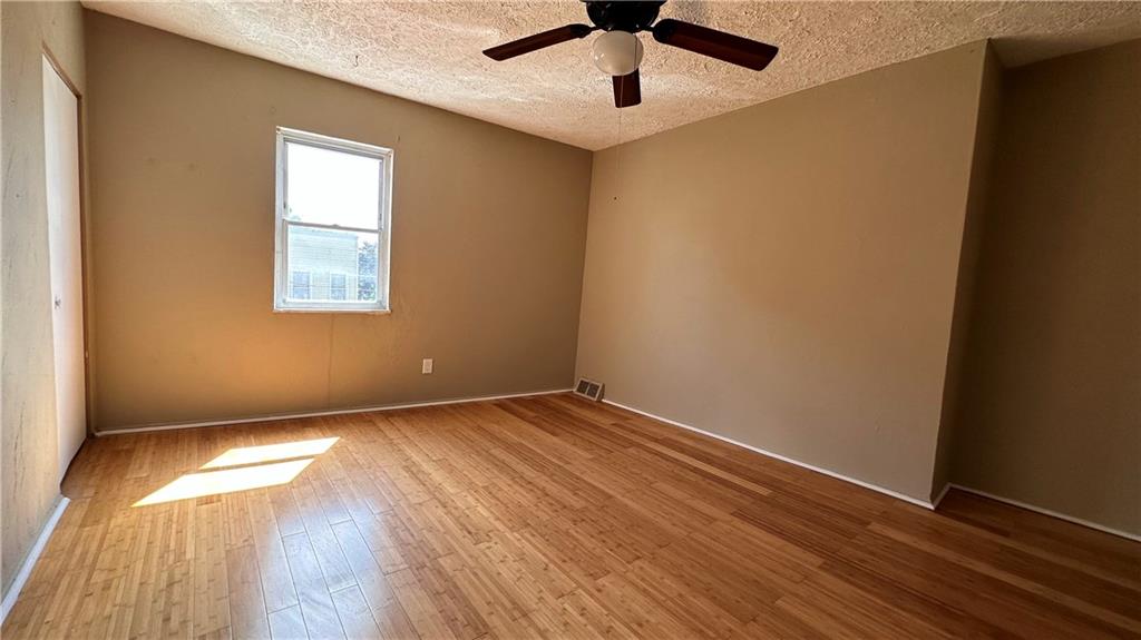 513 52nd Street Pittsburgh, PA 15201 - Photo 12 of 14 an empty room with wooden floor and windows
