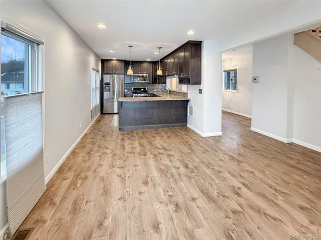 a picture of a bench in a white cabinet