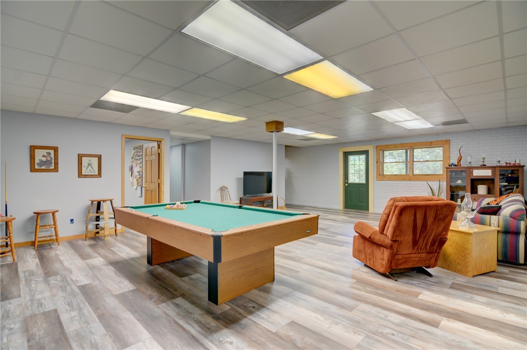9234 Cabin Road Argenta, IL 62501 - Photo 38 of 47 a living room with furniture a table and kitchen view
