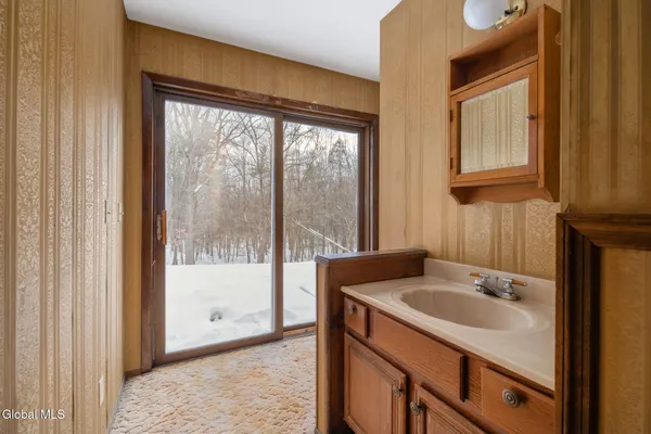 $300,000 | 63 Diamond Hill Road, New Scotland, NY 12054
