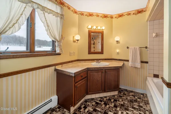 $300,000 | 63 Diamond Hill Road, New Scotland, NY 12054
