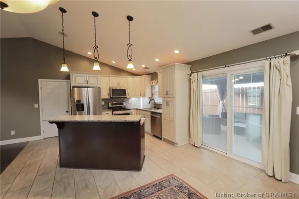 $270,000 | 1329 Valley View Road, New Albany, IN 47150