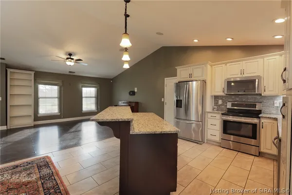 $270,000 | 1329 Valley View Road, New Albany, IN 47150