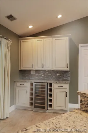 $270,000 | 1329 Valley View Road, New Albany, IN 47150