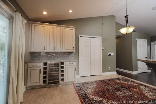 $270,000 | 1329 Valley View Road, New Albany, IN 47150