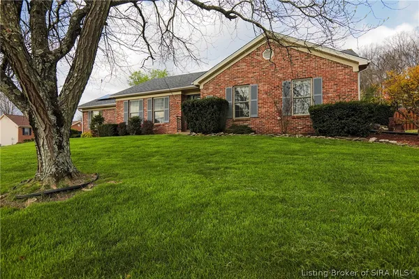 $270,000 | 1329 Valley View Road, New Albany, IN 47150