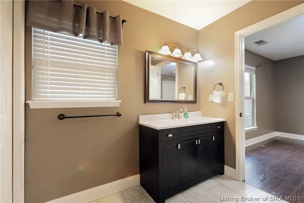 $270,000 | 1329 Valley View Road, New Albany, IN 47150