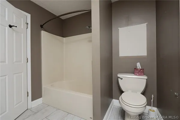 $270,000 | 1329 Valley View Road, New Albany, IN 47150