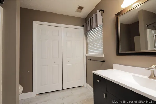 $270,000 | 1329 Valley View Road, New Albany, IN 47150