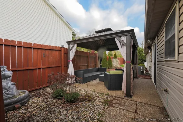 $270,000 | 1329 Valley View Road, New Albany, IN 47150