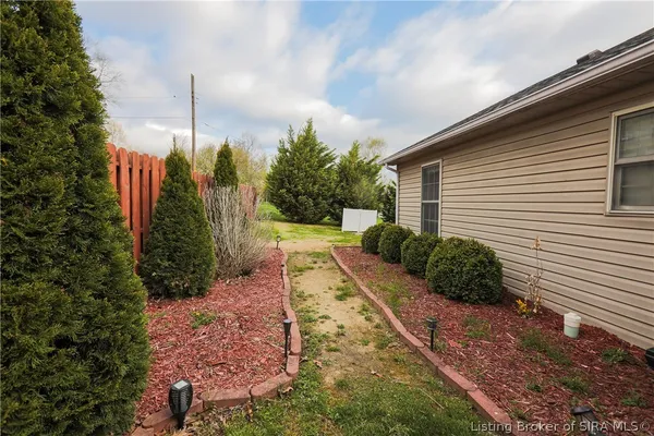 $270,000 | 1329 Valley View Road, New Albany, IN 47150