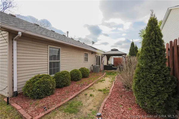 $270,000 | 1329 Valley View Road, New Albany, IN 47150