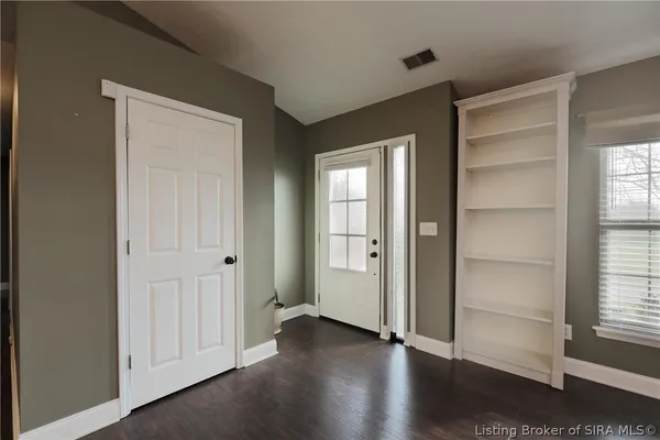 $270,000 | 1329 Valley View Road, New Albany, IN 47150