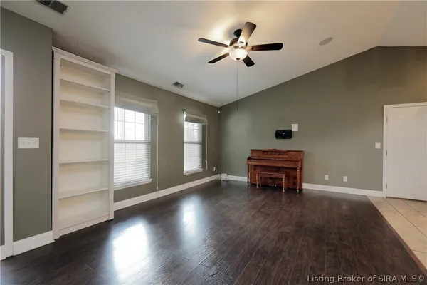 $270,000 | 1329 Valley View Road, New Albany, IN 47150