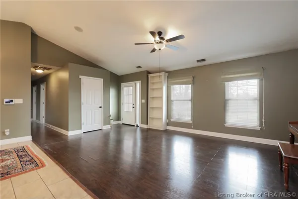 $270,000 | 1329 Valley View Road, New Albany, IN 47150