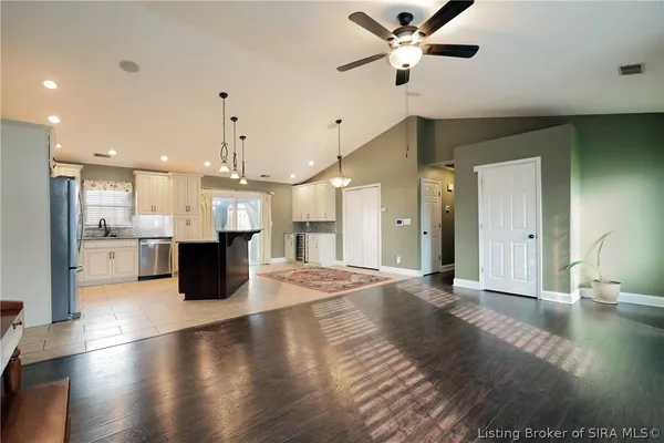 $270,000 | 1329 Valley View Road, New Albany, IN 47150