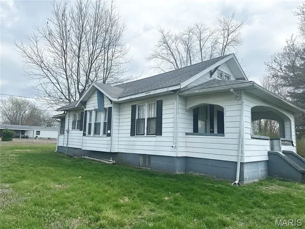 $10,000 | 1001 South Crawford Street, Tilden, IL 62292