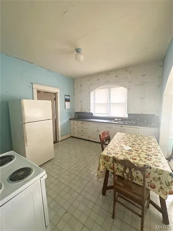 $10,000 | 1001 South Crawford Street, Tilden, IL 62292