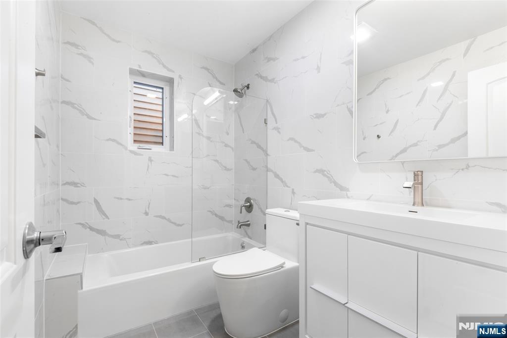 539 Undercliff Avenue, Unit 4 Edgewater, NJ 07020 - Photo 12 of 13 a bathroom with a sink toilet and shower