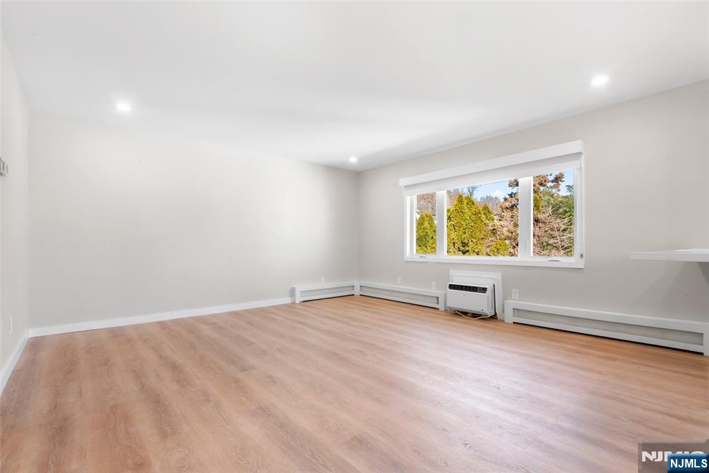 539 Undercliff Avenue, Unit 4 Edgewater, NJ 07020 - Photo 6 of 13 an empty room with a window