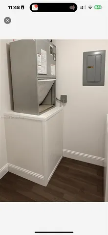 a black and white photo of a cabinet