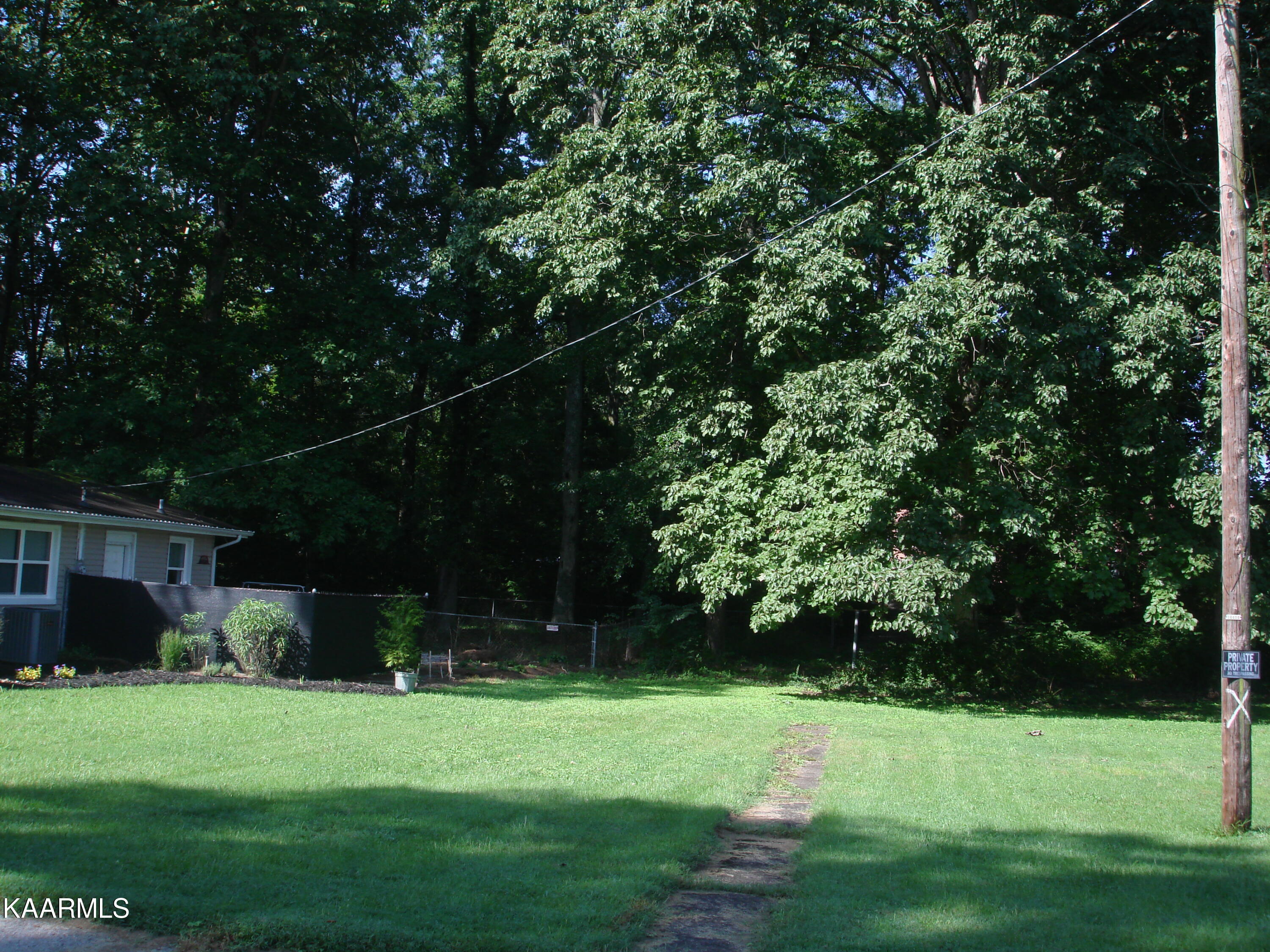 152 Manhattan Avenue Oak Ridge, TN 37830 - Photo 5 of 6 No size or style restrictionsi
