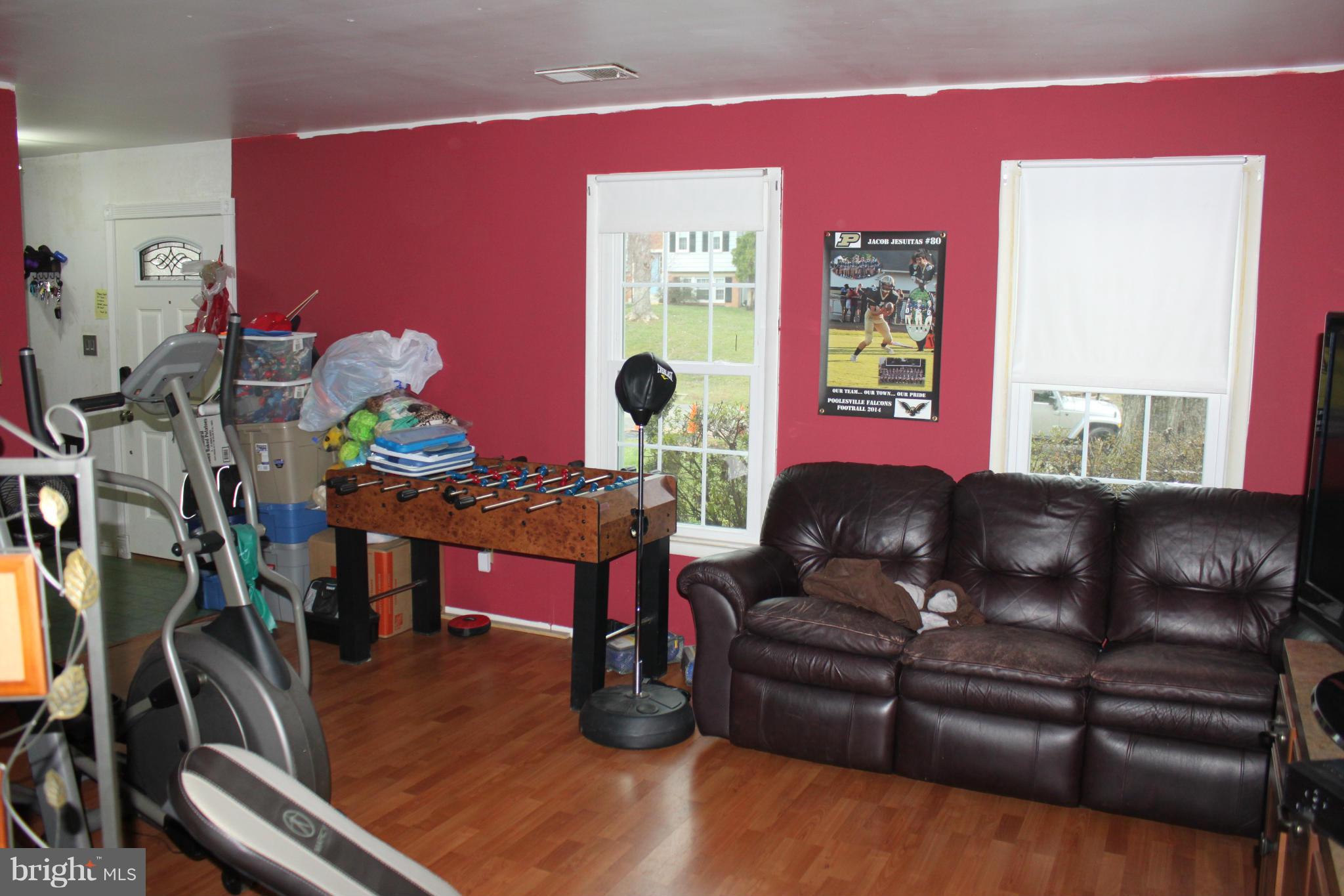 17116 Whites Road Poolesville, MD 20837 - Photo 2 of 19 Living Room