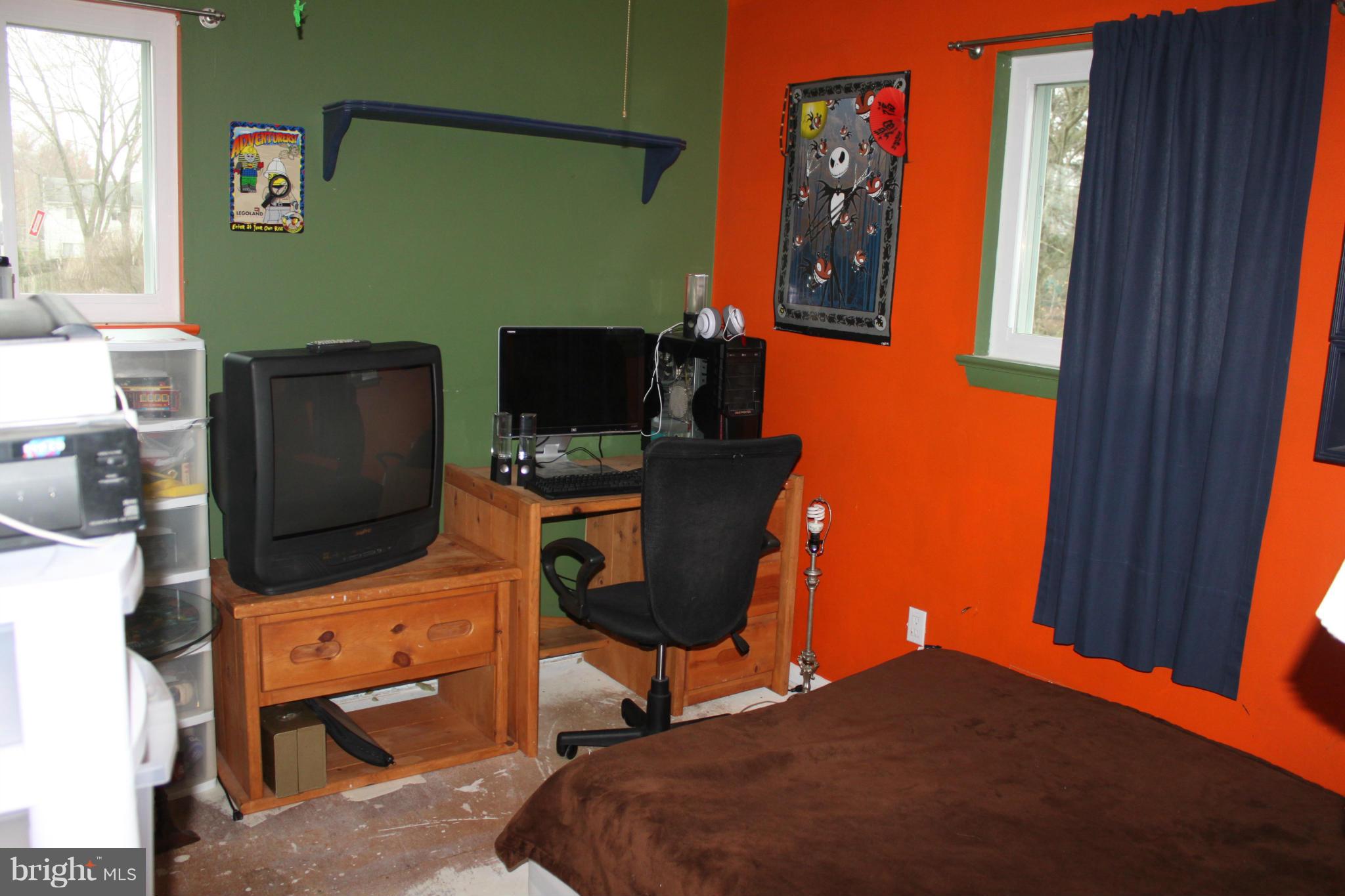 17116 Whites Road Poolesville, MD 20837 - Photo 13 of 19 Bedroom