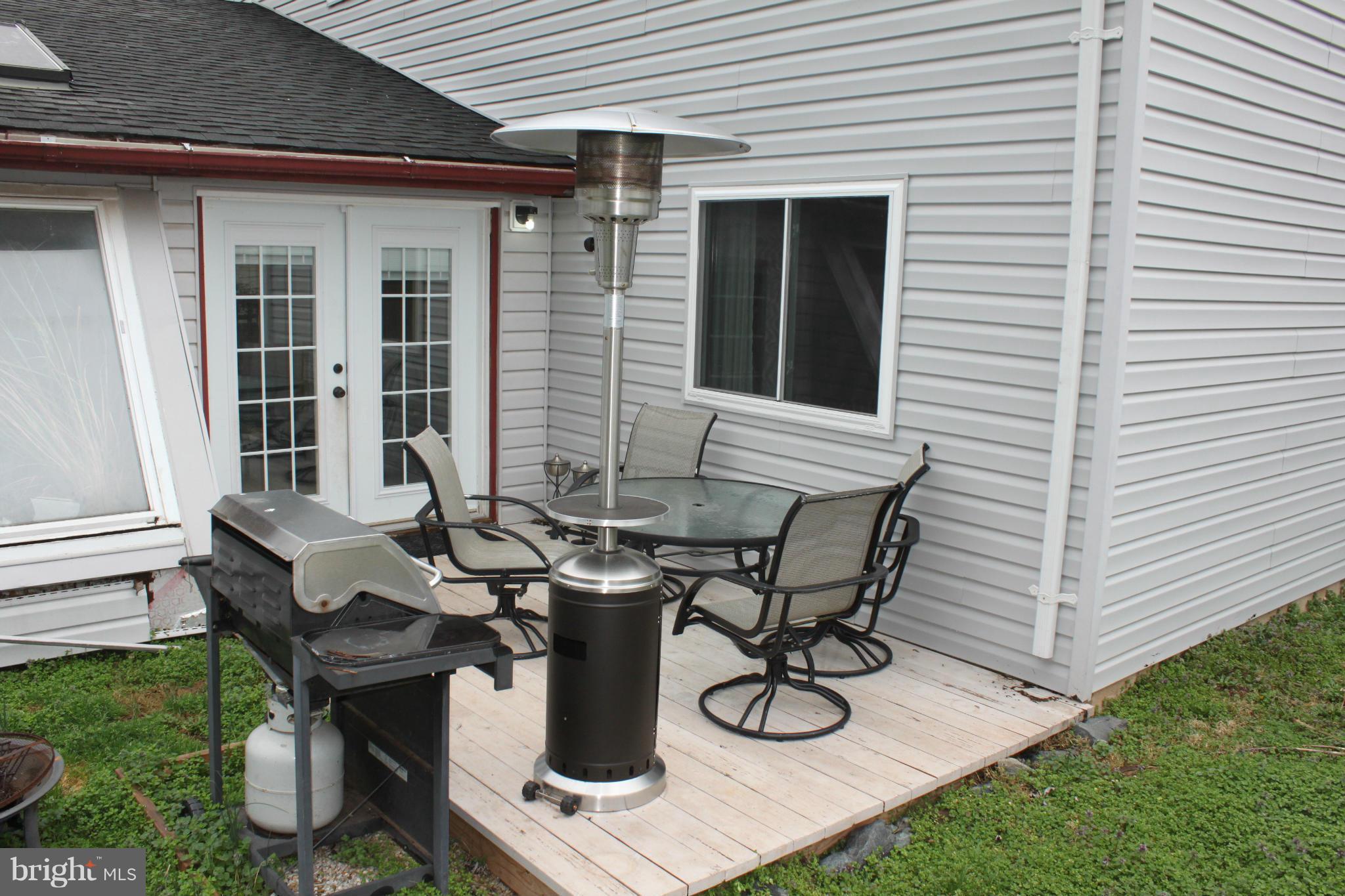 17116 Whites Road Poolesville, MD 20837 - Photo 17 of 19 Patio