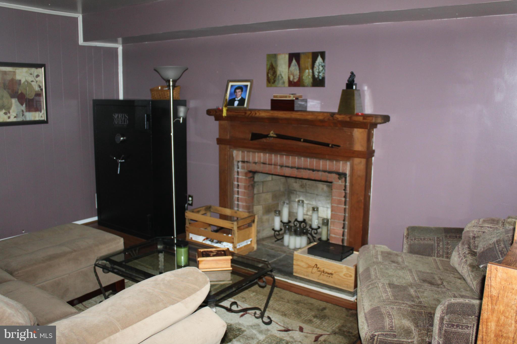 17116 Whites Road Poolesville, MD 20837 - Photo 7 of 19 Family Room