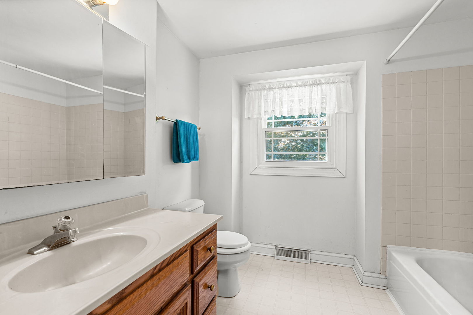 533 Beck Road Lindenhurst, IL 60046 - Photo 16 of 24