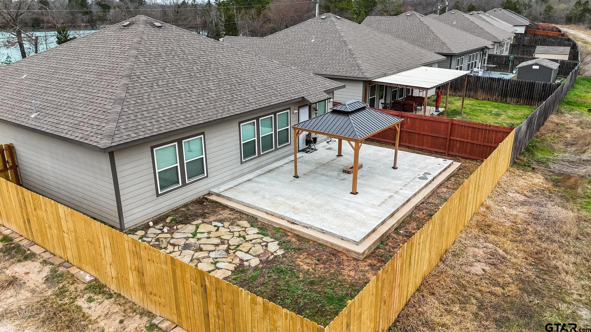602 North Wofford Street Athens, TX 75751 - Photo 4 of 34 a view of a terrace with sitting area